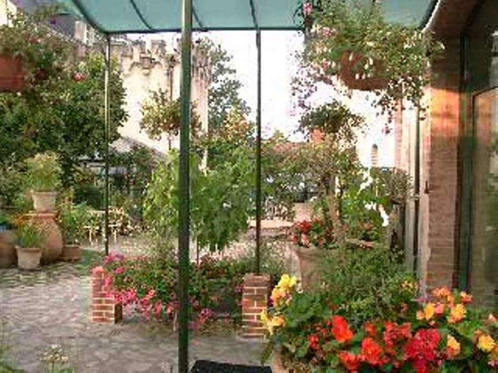 לינה וארוחת בוקר Veyre-Monton Au Fond De La Cour מראה חיצוני תמונה