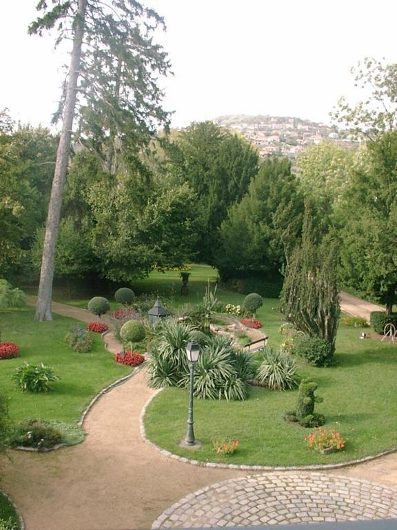 לינה וארוחת בוקר Veyre-Monton Au Fond De La Cour מראה חיצוני תמונה